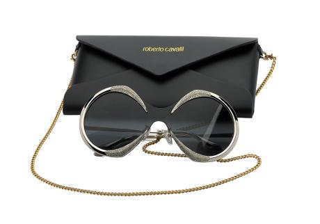 Brille und Handtasche von Roberto Cavalli Kapselkollektion
