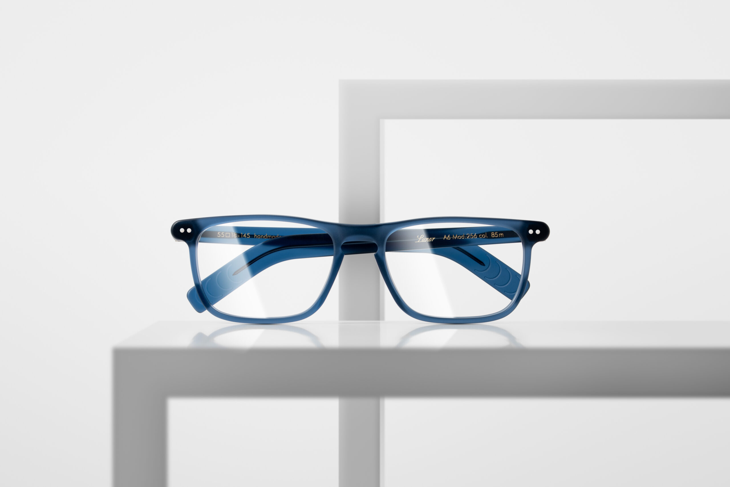 Lunor A6 256, col. 85M Ozeanblau Matt